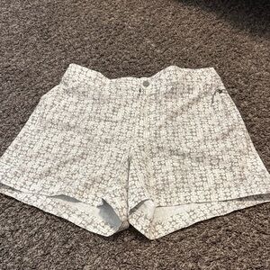 Stylish Men Gray Patterned Shorts